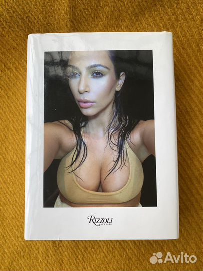 Коллекционная книга-альбом Kim Kardashian Selfish