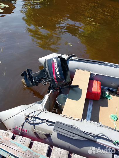 Лодка с мотором