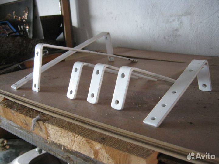 Кронштейн для полок