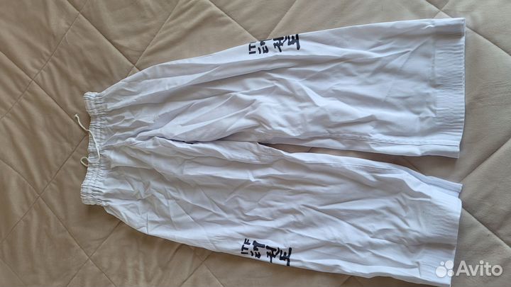 Костюм для тхэквондо и перчатки