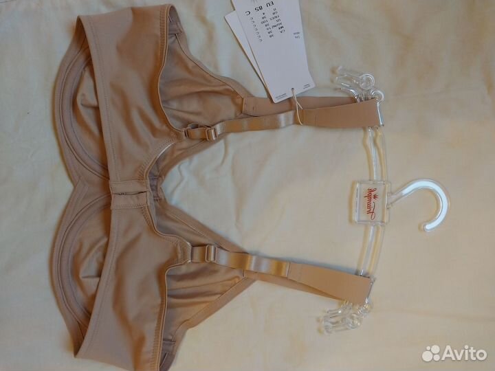 Бюстгалтер новый Triumph 85С беж