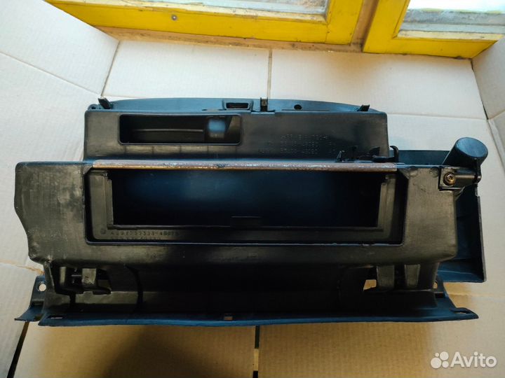 Ящик вещевой (бардачок) Toyota Harrier, Lexus RX-I