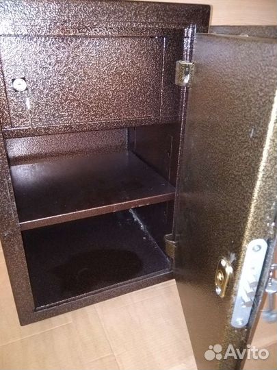 Ящик металлический с замком