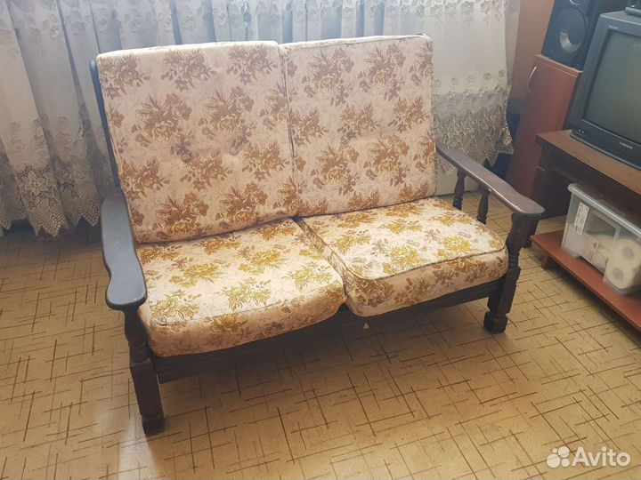 Диван