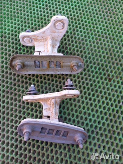 Петля двери передняя левая Mercedes-Benz C-Class