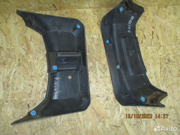 Накладка двери багажника Митсубиси Паджеро 4