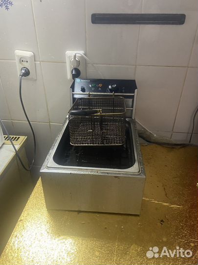 Продам технику и мебель в бар