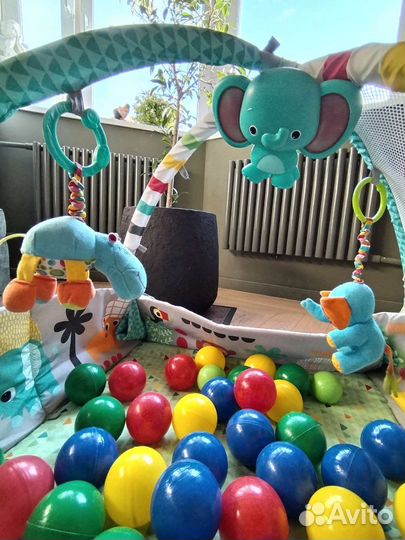 Детский игровой коврик с шариками