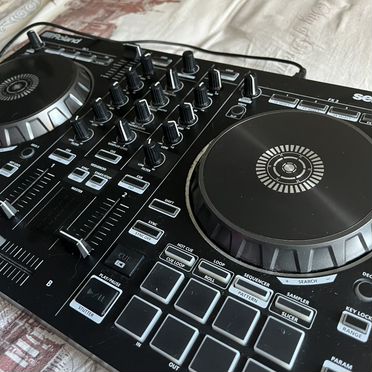 Dj контроллер Roland dj-202