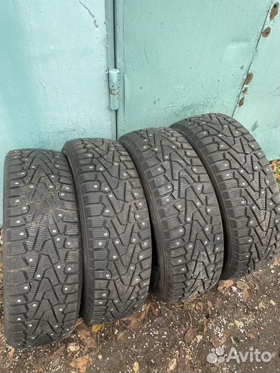 Pirelli Carrier Winter 195/65 R15