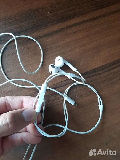 Наушники iPhone