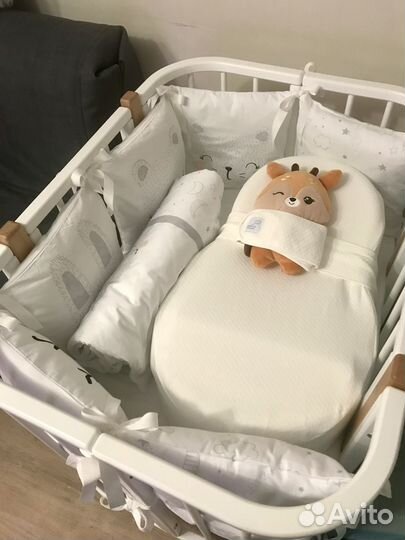 Детская кроватка с маятником