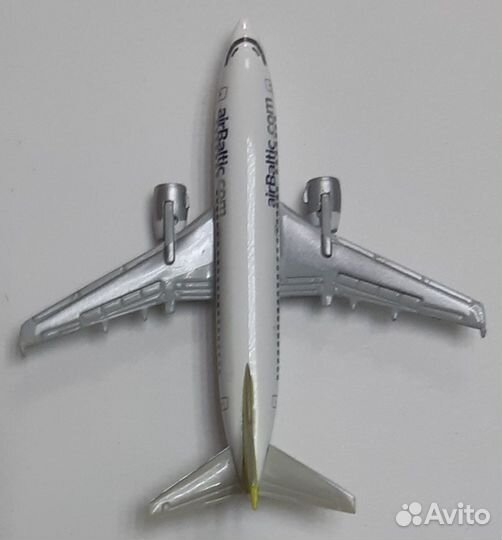 Модель самолета Boeing 737-548 AirBaltic 1:500