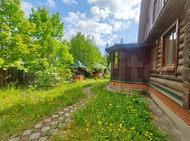 Дом 159,8 м² на участке 12,2 сот.