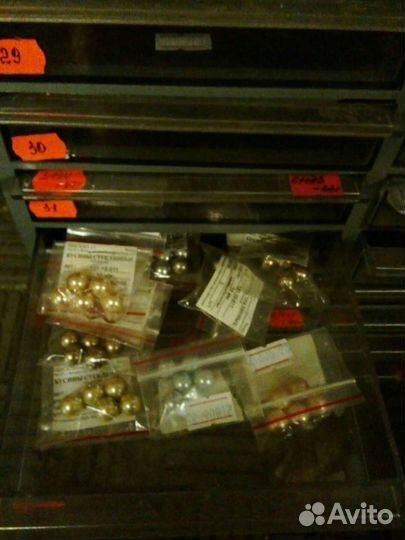 Стойка с органайзерами для рукоделия