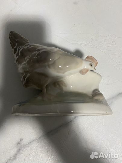 Фарфоровая статуэтка