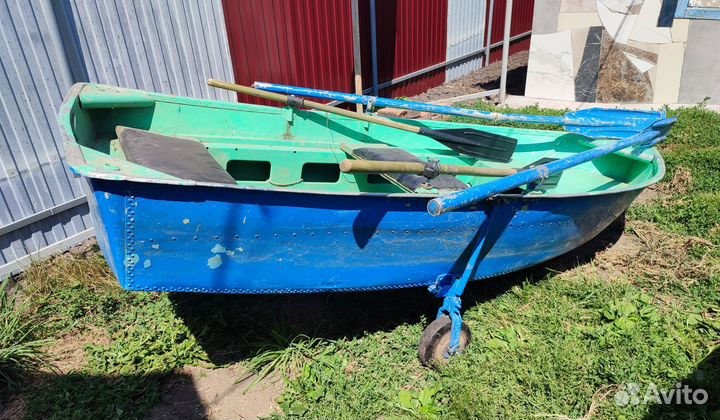 Гребная лодка