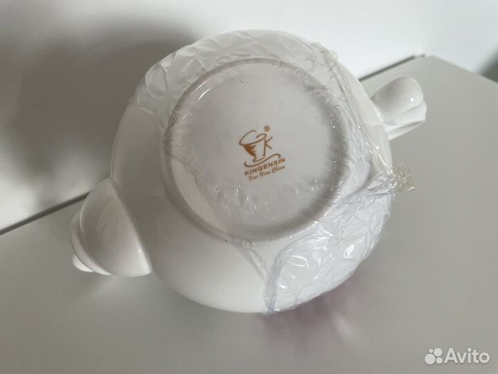 Фарфоровый чайник