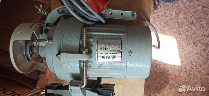 Швейная производственная машина, и двигатель