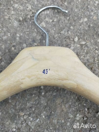 Вешалки плечики верхней одежды