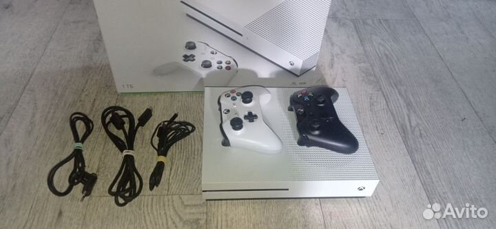 Xbox One S 1tb с дисководом