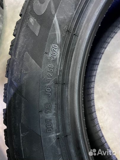 Pirelli Ice Zero 215/55 R17 98T