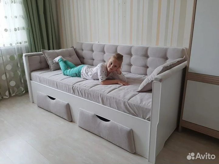 Кровать детская с мягкими ящиками