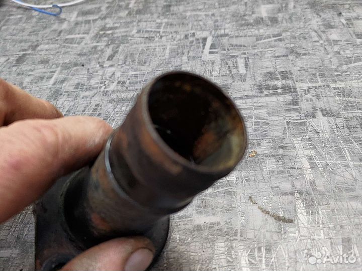 Фланец термостата 3.3л Додж караван Вояджер 01-07г