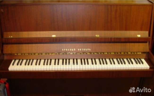 Пианино красный октябрь