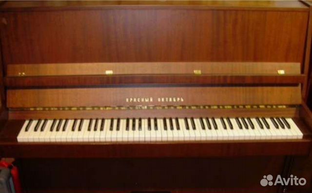 Пианино красный октябрь