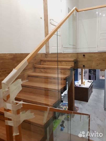 Стеклянное ограждение для лестницы