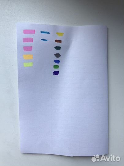 Набор начатых фломастеров и выделителей