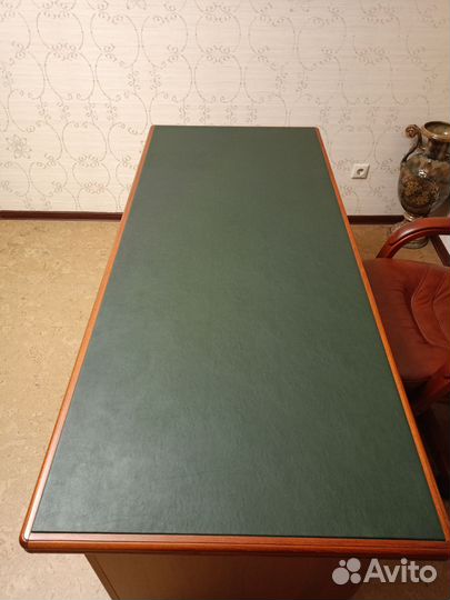 Стол руководителя с креслом