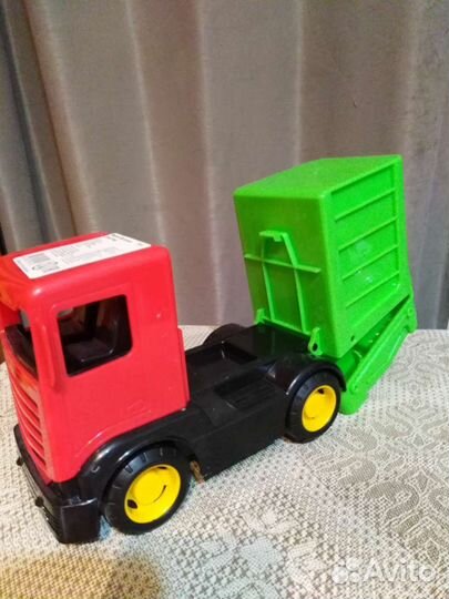 Грузовик мусоровоз