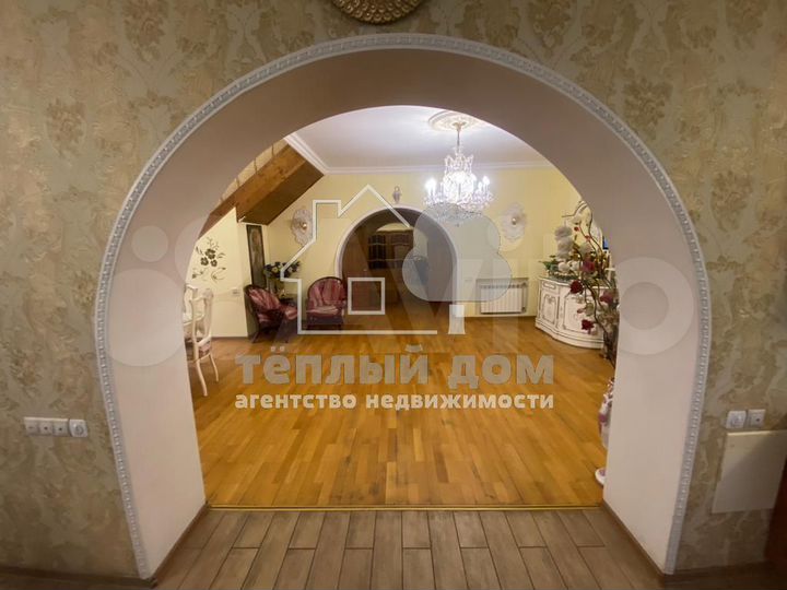 Дом 632 м² на участке 22 сот.