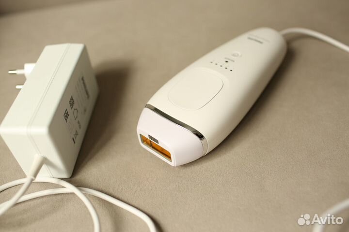 Компактный фотоэпилятор Philips Lumea Essential BR