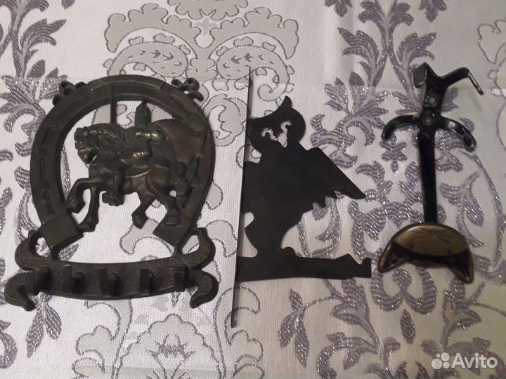 Вешалки декоративные