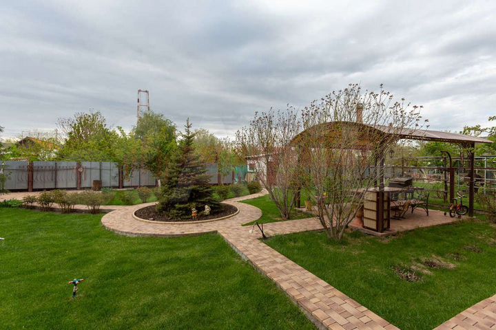 Коттедж 353,6 м² на участке 7 сот.