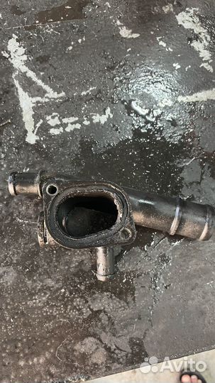 Флянец системы охлаждения 038121132D