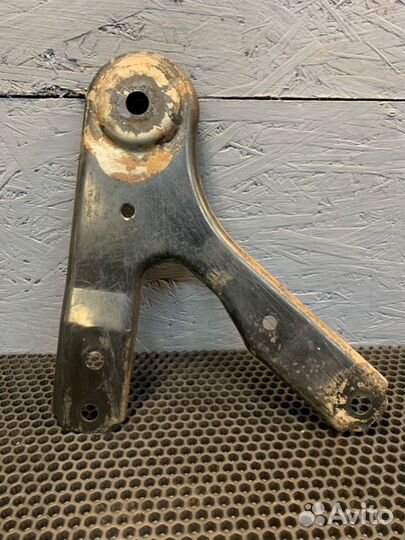 Кронштейн АКПП правый Bentley Continental Flying