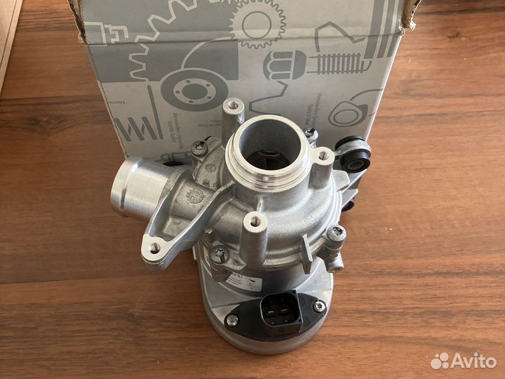 Помпа Mercedes W205 W213 M264 а2642000301