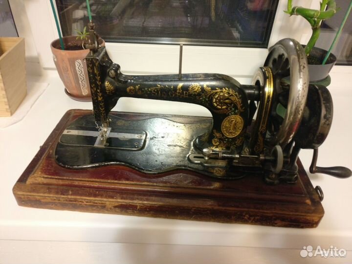 Швейная машинка Зингер