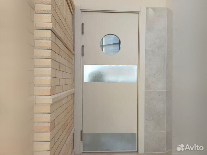 Дверь маятниковая на барных петлях