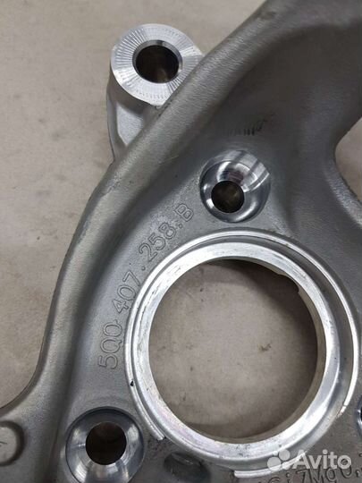 Поворотный кулак Шкода Фольксваген Ауди