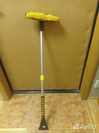 Щётка для чистки снега со скребком телескопическая