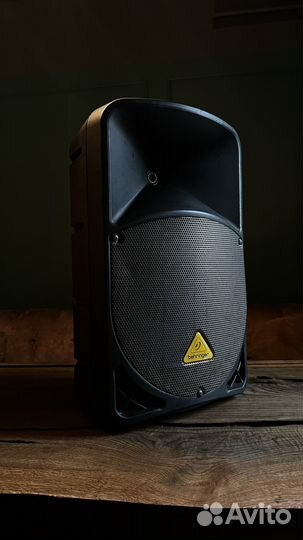 Активная колонка behringer B112D