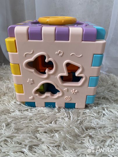 Развивающий кубик сортер