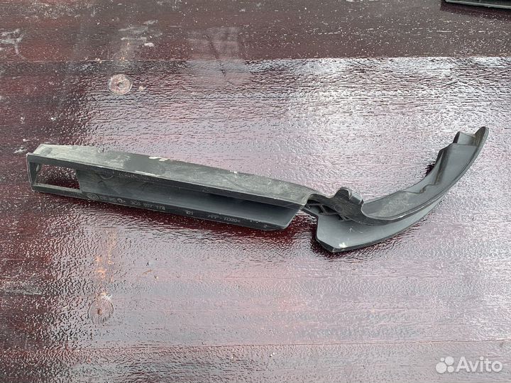 Направляющий профиль переднего бампера