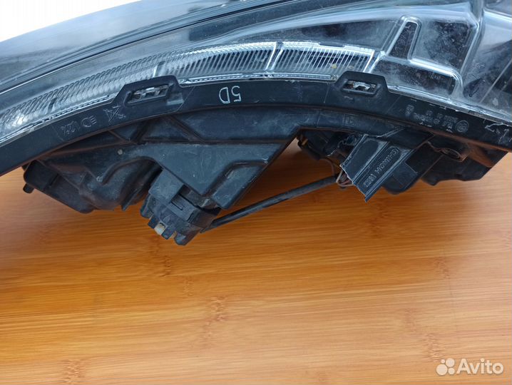 Фара передняя левая