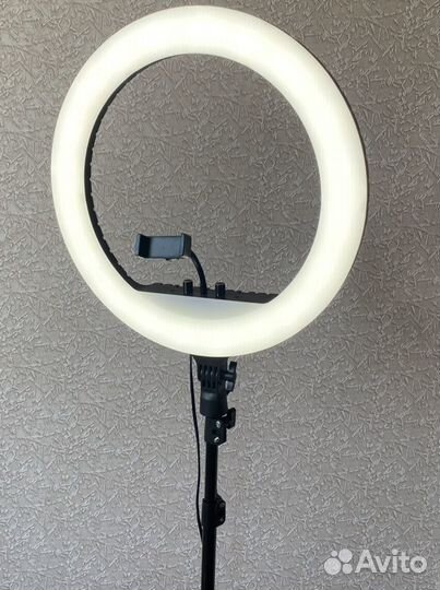 Профессиональная кольцевая лампа со штативом